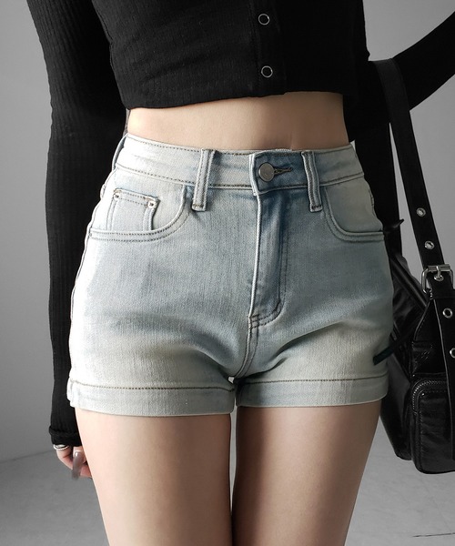 me+em select(ミームセレクト)の「【 2color /3size 】ハイウエストストレッチデニムタイトショートパンツ / high wast stretch denim tight short pants(デニムパンツ・レディース・ブルー/ブラック・MEDIUM/SMALL/LARGE)」の6枚目の写真