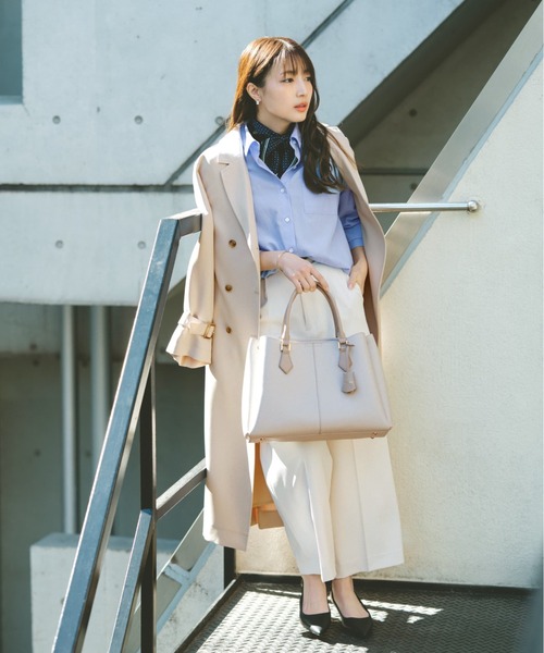 COHINA（コヒナ）の「【VISコラボ】【軽量】チャーム付き2wayトート 【低身長・小柄女性】（トートバッグ・レディース・ホワイト/ブラック/ベージュ・ONE SIZE）」の4枚目の写真