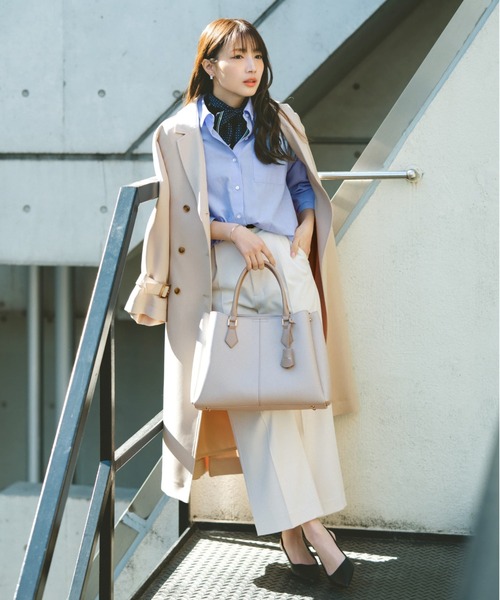 COHINA（コヒナ）の「【VISコラボ】【軽量】チャーム付き2wayトート 【低身長・小柄女性】（トートバッグ・レディース・ホワイト/ブラック/ベージュ・ONE SIZE）」の5枚目の写真