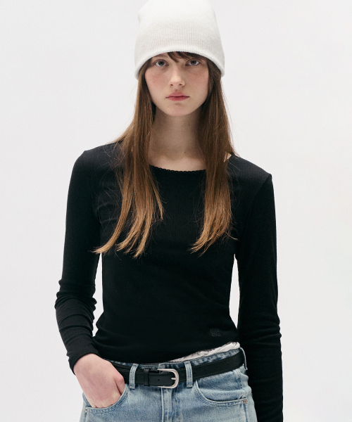 ROLAROLA(ロラロラ)の「NUBASIC LACE ROUND NECK SLIM T-SHIRT BLACK(Tシャツ/カットソー・レディース・ブラック・SMALL/MEDIUM)」の2枚目の写真