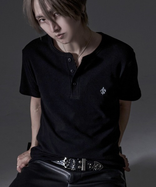 RUDOL（ルドル）の「『RUDOL/ルドル』ワンポイント刺繍ワッフルヘンリーネックTEE（Tシャツ/カットソー・メンズ・ブラック/ホワイト・L/M）」の2枚目の写真