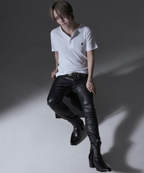 RUDOL（ルドル）の「『RUDOL/ルドル』ワンポイント刺繍ワッフルヘンリーネックTEE（Tシャツ/カットソー・メンズ・ブラック/ホワイト・L/M）」の5枚目の写真