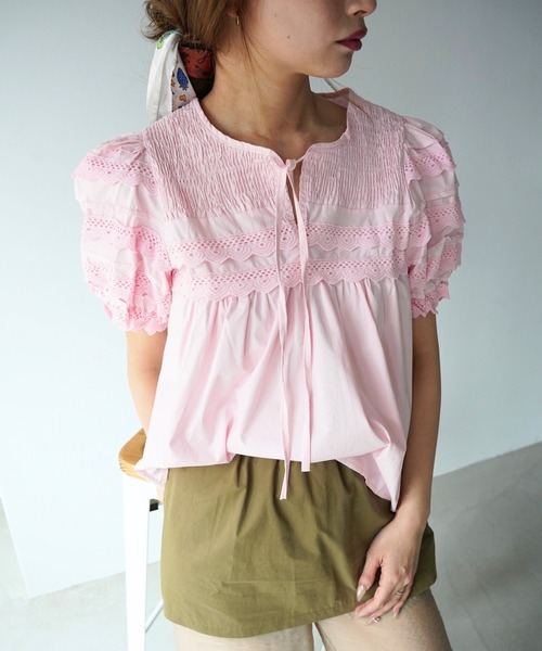 SANSeLF(サンセルフ)の「【SANSeLF】フロントリボンシャーリングレースパフブラウス saw26s063(シャツ/ブラウス・レディース・ホワイト/ピンク/ブラック・FREE)」の3枚目の写真