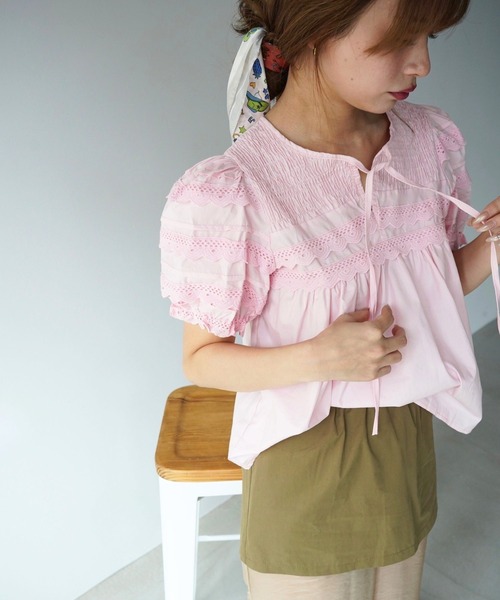 SANSeLF(サンセルフ)の「【SANSeLF】フロントリボンシャーリングレースパフブラウス saw26s063(シャツ/ブラウス・レディース・ホワイト/ピンク/ブラック・FREE)」の4枚目の写真