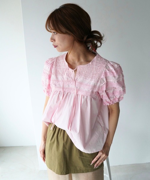 SANSeLF(サンセルフ)の「【SANSeLF】フロントリボンシャーリングレースパフブラウス saw26s063(シャツ/ブラウス・レディース・ホワイト/ピンク/ブラック・FREE)」の5枚目の写真