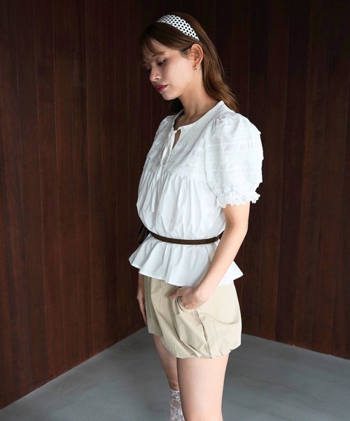 SANSeLF(サンセルフ)の「【SANSeLF】フロントリボンシャーリングレースパフブラウス saw26s063(シャツ/ブラウス・レディース・ホワイト/ピンク/ブラック・FREE)」の18枚目の写真