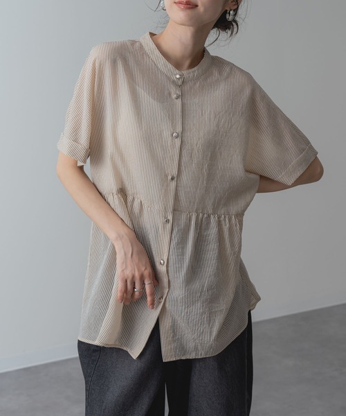 ANNA LUNA(アンナルナ)の「【ANNA LUNA】軽やかな シアー ストライプ 素材の 半袖 ペプラム ブラウス(シャツ/ブラウス・レディース・ベージュ/ブルー/ブラック・MEDIUM)」の7枚目の写真