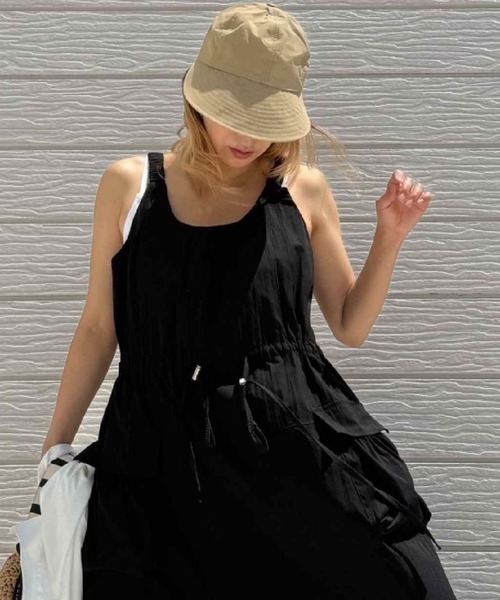 Q(キュー)の「UVワイドバイザーCAP(キャップ・レディース・ライトベージュ/ブラック・MEDIUM)」の2枚目の写真