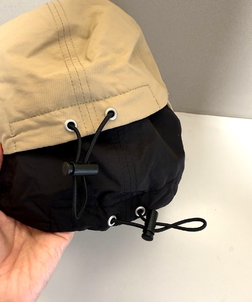 Q(キュー)の「UVワイドバイザーCAP(キャップ・レディース・ライトベージュ/ブラック・MEDIUM)」の7枚目の写真