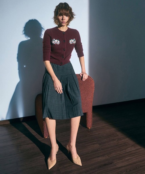 CHARLES & KEITH(チャールズ & キース)の「レザー エンブロイダリー ポイントスリングバック パンプス(パンプス・レディース・ベージュ/ホワイト・22.5cm/23cm/23.5cm/24.5cm/25cm)」の3枚目の写真