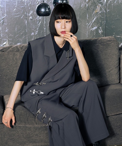 Ellno Loset(エルノロゼット)の「ファイヤーマンバックルジレベスト/SETUP対応(ベスト・メンズ・ブラック/チャコールグレー・SMALL/MEDIUM/LARGE)」の3枚目の写真
