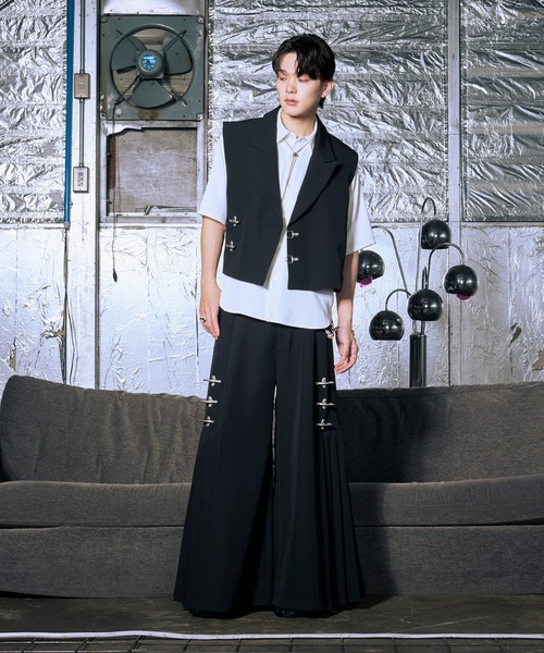 Ellno Loset(エルノロゼット)の「ファイヤーマンバックルジレベスト/SETUP対応(ベスト・メンズ・ブラック/チャコールグレー・SMALL/MEDIUM/LARGE)」の18枚目の写真