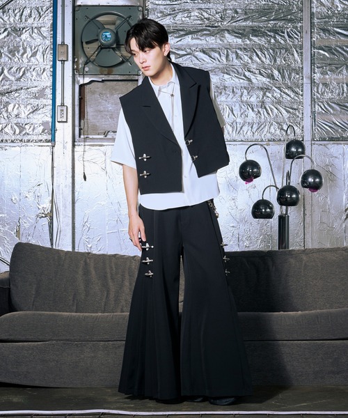 Ellno Loset(エルノロゼット)の「ファイヤーマンバックルジレベスト/SETUP対応(ベスト・メンズ・ブラック/チャコールグレー・SMALL/MEDIUM/LARGE)」の17枚目の写真