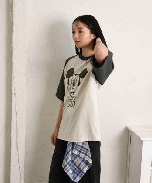 Disney（ディズニー）の「【neos】DISNEY ディズニー ヴィンテージ風 ミッキープリント ルーズシルエットTシャツ かすれ加工 バックプリント 半袖 ユニセックス（Tシャツ/カットソー・レディース・イエロー/スミクロ/アイボリー/ブルー・MEDIUM/X-LARGE/LARGE）」の20枚目の写真