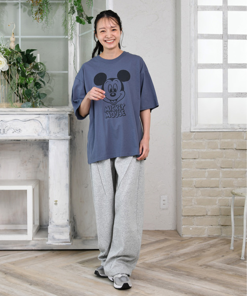 Disney（ディズニー）の「【neos】DISNEY ディズニー ヴィンテージ風 ミッキープリント ルーズシルエットTシャツ かすれ加工 バックプリント 半袖 ユニセックス（Tシャツ/カットソー・レディース・イエロー/スミクロ/アイボリー/ブルー・MEDIUM/X-LARGE/LARGE）」の5枚目の写真