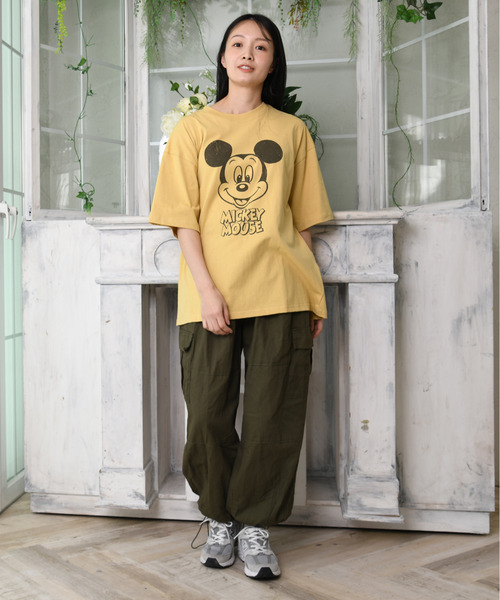 Disney（ディズニー）の「【neos】DISNEY ディズニー ヴィンテージ風 ミッキープリント ルーズシルエットTシャツ かすれ加工 バックプリント 半袖 ユニセックス（Tシャツ/カットソー・レディース・イエロー/スミクロ/アイボリー/ブルー・MEDIUM/X-LARGE/LARGE）」の13枚目の写真