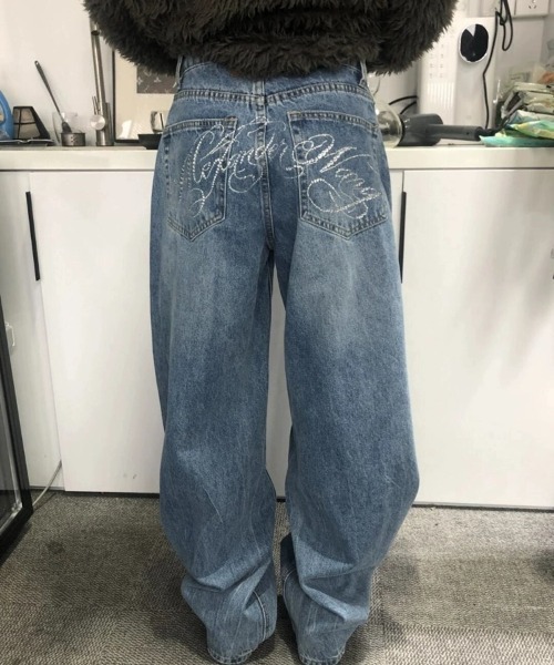 AVYL(アヴィル)の「バックポケットロゴ刺繍ルーズワイドバギーパンツ(デニムパンツ・レディース・サックスブルー・L/M/S)」の20枚目の写真