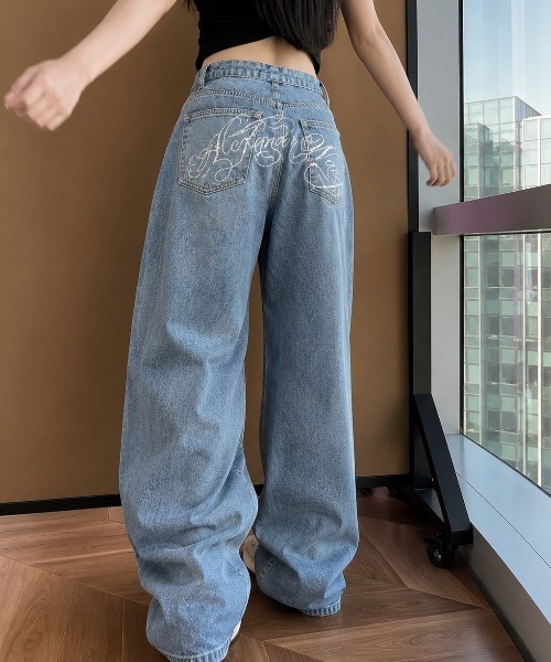 AVYL(アヴィル)の「バックポケットロゴ刺繍ルーズワイドバギーパンツ(デニムパンツ・レディース・サックスブルー・L/M/S)」の21枚目の写真