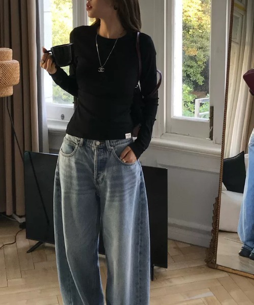 AVYL(アヴィル)の「バックポケットロゴ刺繍ルーズワイドバギーパンツ(デニムパンツ・レディース・サックスブルー・L/M/S)」の6枚目の写真