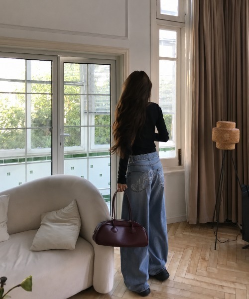 AVYL(アヴィル)の「バックポケットロゴ刺繍ルーズワイドバギーパンツ(デニムパンツ・レディース・サックスブルー・L/M/S)」の7枚目の写真
