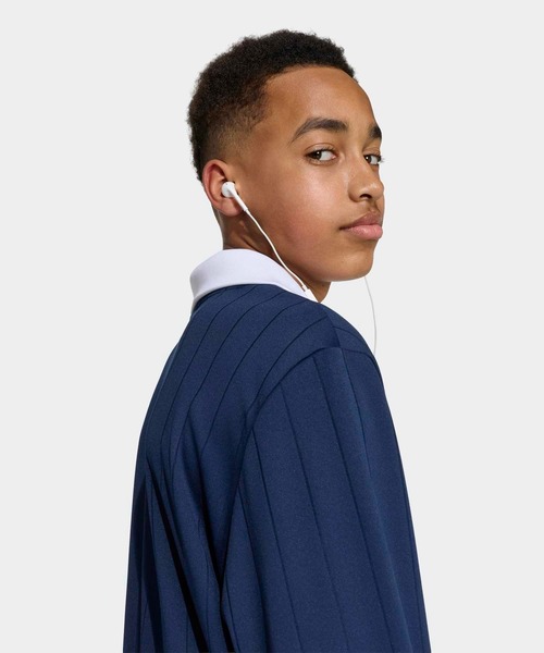 adidas(アディダス)の「LOOSE LONG SLEEVE PINSTRIPE JERSEY / ロンT / アディダスオリジナルス adidas Originals(Tシャツ/カットソー・キッズ・ブルー・170/160/150/140/130)」の4枚目の写真