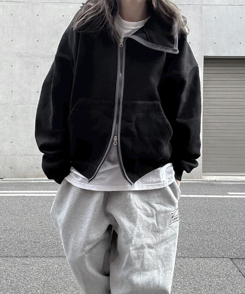 YACA(ヤーカ)の「Cropped Balaclava Hood Zip Up/クロップドバラクラバフードジップアップ(パーカー・レディース・グレー/ブラック・FREE)」の4枚目の写真