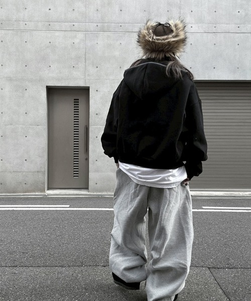 YACA(ヤーカ)の「Cropped Balaclava Hood Zip Up/クロップドバラクラバフードジップアップ(パーカー・レディース・グレー/ブラック・FREE)」の5枚目の写真