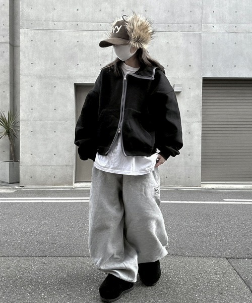 YACA(ヤーカ)の「Cropped Balaclava Hood Zip Up/クロップドバラクラバフードジップアップ(パーカー・レディース・グレー/ブラック・FREE)」の7枚目の写真