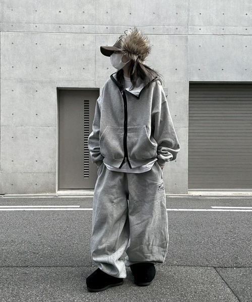 YACA(ヤーカ)の「Cropped Balaclava Hood Zip Up/クロップドバラクラバフードジップアップ(パーカー・レディース・グレー/ブラック・FREE)」の11枚目の写真