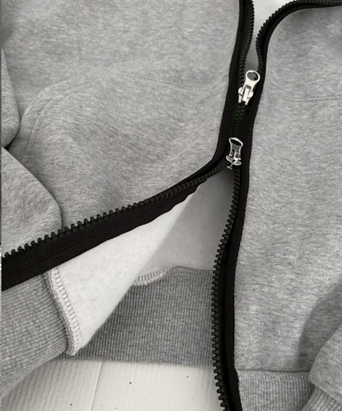 YACA(ヤーカ)の「Cropped Balaclava Hood Zip Up/クロップドバラクラバフードジップアップ(パーカー・レディース・グレー/ブラック・FREE)」の14枚目の写真