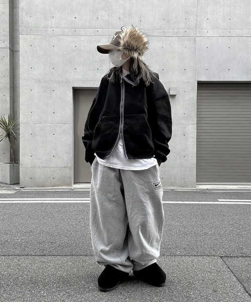 YACA(ヤーカ)の「Cropped Balaclava Hood Zip Up/クロップドバラクラバフードジップアップ(パーカー・レディース・グレー/ブラック・FREE)」の6枚目の写真