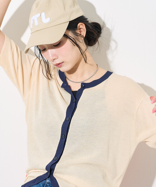FREAK'S STORE（フリークスストア）の「FRUIT OF THE LOOM × FREAK'S STORE/フルーツオブザルーム 別注 シアー配色ニットカーディガン/リネンタッチ/サマーニットカーディガン（カーディガン/ボレロ・レディース・オフホワイト/ライトグレー/ブラウン・ﾌﾘ-）」の2枚目の写真