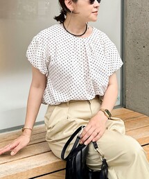 【WEB限定】ウォッシャブルサッカードット袖ギャザーブラウス