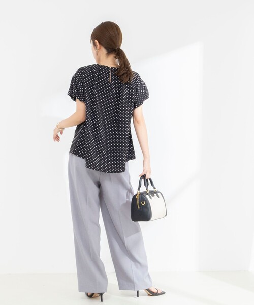 NOLLEY’S(ノーリーズ)の「【WEB限定】ウォッシャブルサッカードット袖ギャザーブラウス(シャツ/ブラウス・レディース・ホワイト系その他4/ブラック系その他3・38)」の6枚目の写真