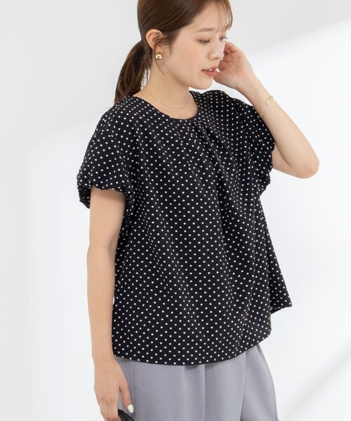 NOLLEY’S(ノーリーズ)の「【WEB限定】ウォッシャブルサッカードット袖ギャザーブラウス(シャツ/ブラウス・レディース・ホワイト系その他4/ブラック系その他3・38)」の7枚目の写真