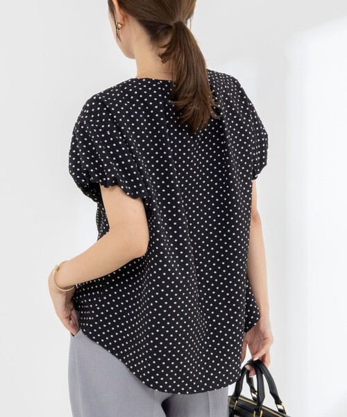 NOLLEY’S(ノーリーズ)の「【WEB限定】ウォッシャブルサッカードット袖ギャザーブラウス(シャツ/ブラウス・レディース・ホワイト系その他4/ブラック系その他3・38)」の8枚目の写真