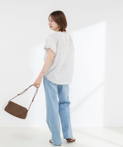 NOLLEY’S(ノーリーズ)の「【WEB限定】ウォッシャブルサッカードット袖ギャザーブラウス(シャツ/ブラウス・レディース・ホワイト系その他4/ブラック系その他3・38)」の21枚目の写真