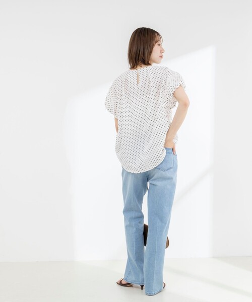 NOLLEY’S(ノーリーズ)の「【WEB限定】ウォッシャブルサッカードット袖ギャザーブラウス(シャツ/ブラウス・レディース・ホワイト系その他4/ブラック系その他3・38)」の22枚目の写真
