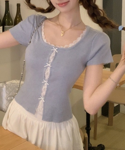 AMAJI(アマジ)の「レース切替 フェイクレイヤード 半袖Tシャツ(Tシャツ/カットソー・レディース・ライトブルー・FREE)」の3枚目の写真