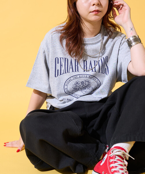 FREAK'S STORE(フリークスストア)の「フラワープリントTシャツ/ロゴTシャツ(Tシャツ/カットソー・レディース・オフホワイト/ライトグレー/チャコール・フリ-)」の2枚目の写真