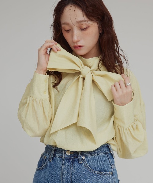 W:Huku(フーク)の「スタンドカラー ボウタイ シアー ブラウス / Stand Collar Bow Tie Blouse(シャツ/ブラウス・レディース・イエロー系その他/ホワイト/グレー系その他・FREE)」の3枚目の写真