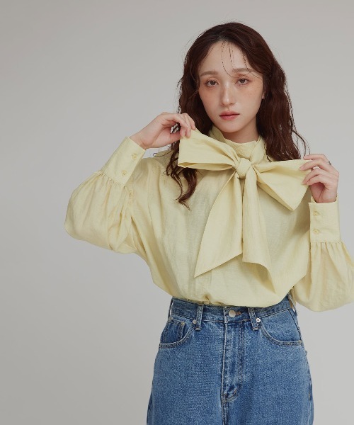 W:Huku(フーク)の「スタンドカラー ボウタイ シアー ブラウス / Stand Collar Bow Tie Blouse(シャツ/ブラウス・レディース・イエロー系その他/ホワイト/グレー系その他・FREE)」の5枚目の写真