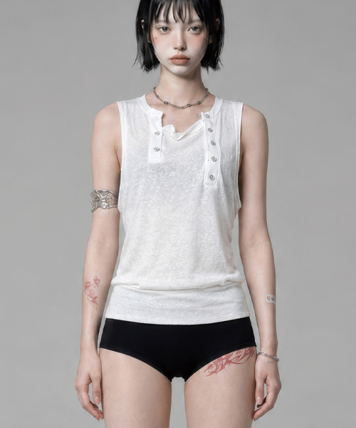 ETRE AU SOMMET(エトレオソメ)の「Two-Line Button Short Sleeveless (White)(Tシャツ/カットソー・レディース・その他・FREE)」の1枚目の写真
