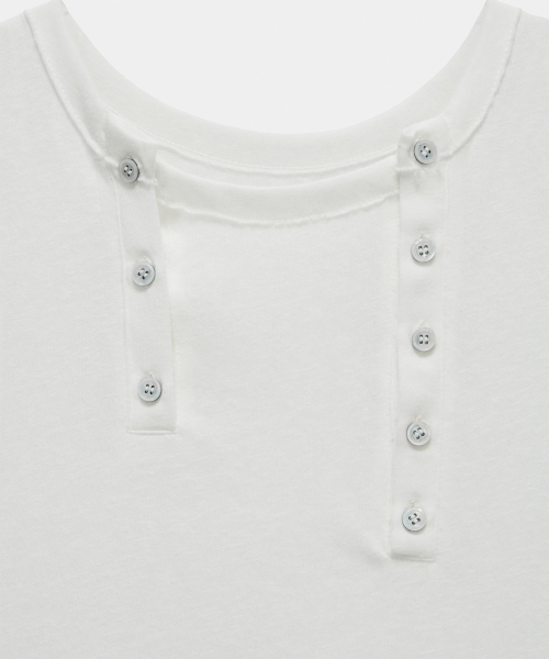 ETRE AU SOMMET(エトレオソメ)の「Two-Line Button Short Sleeveless (White)(Tシャツ/カットソー・レディース・その他・FREE)」の6枚目の写真