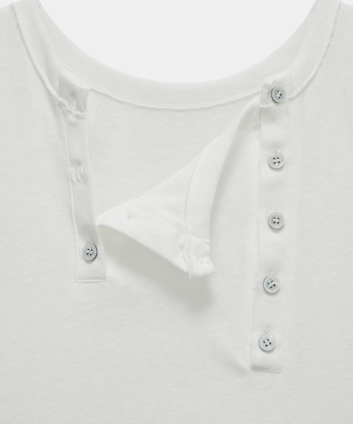 ETRE AU SOMMET(エトレオソメ)の「Two-Line Button Short Sleeveless (White)(Tシャツ/カットソー・レディース・その他・FREE)」の8枚目の写真