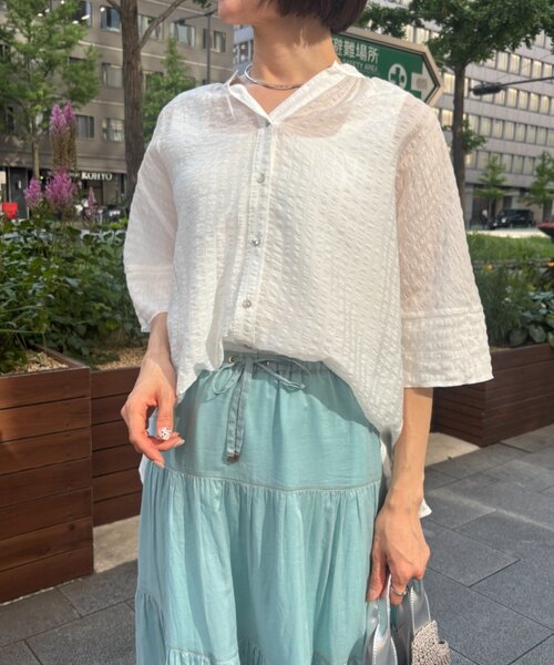 Jena espace merveilleux(ジェナ エスパスメルヴェイユ)の「サッカーブラウス(シャツ/ブラウス・レディース・ブラック/グレー/オフホワイト・FREE)」の1枚目の写真