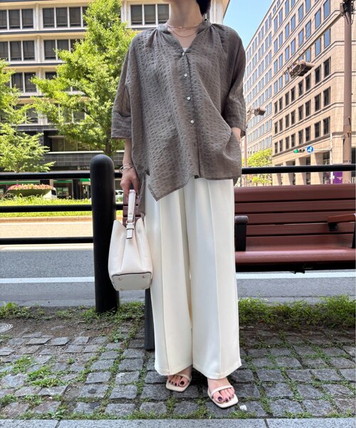 Jena espace merveilleux(ジェナ エスパスメルヴェイユ)の「サッカーブラウス(シャツ/ブラウス・レディース・ブラック/グレー/オフホワイト・FREE)」の16枚目の写真