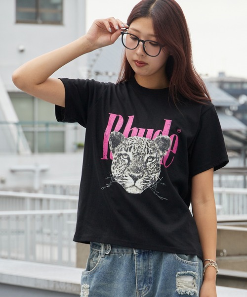 Chick(チック)の「Cheetah Print Compact T-Shirt / チーター プリント コンパクト Tシャツ ミニT チビT ヒョウ 豹 アニマル 動物 レディース メンズ 秋 秋服 2026年秋冬(Tシャツ/カットソー・レディース・ホワイト/ブラック/ベージュ・FREE)」の3枚目の写真