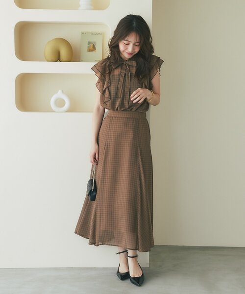 La boutique BonBon(ラブティックボンボン)の「【セット着用可能・愛されブラウス】スパンボイルチェックラッフルボウタイブラウス(シャツ/ブラウス・レディース・ブラウン/グレー・FREE)」の11枚目の写真