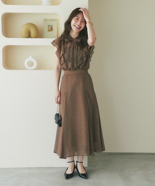 La boutique BonBon(ラブティックボンボン)の「【セット着用可能・愛されブラウス】スパンボイルチェックラッフルボウタイブラウス(シャツ/ブラウス・レディース・ブラウン/グレー・FREE)」の14枚目の写真